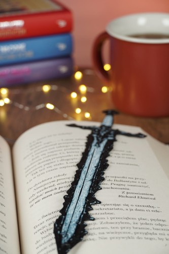 miecz nocy zakładka do książki czarna zakładka z mieczem dla fanów fantasy