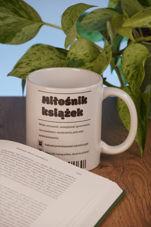 humorystyczny kubek z napisem miłośnik książek i składem mola książkowego idealny na prezent